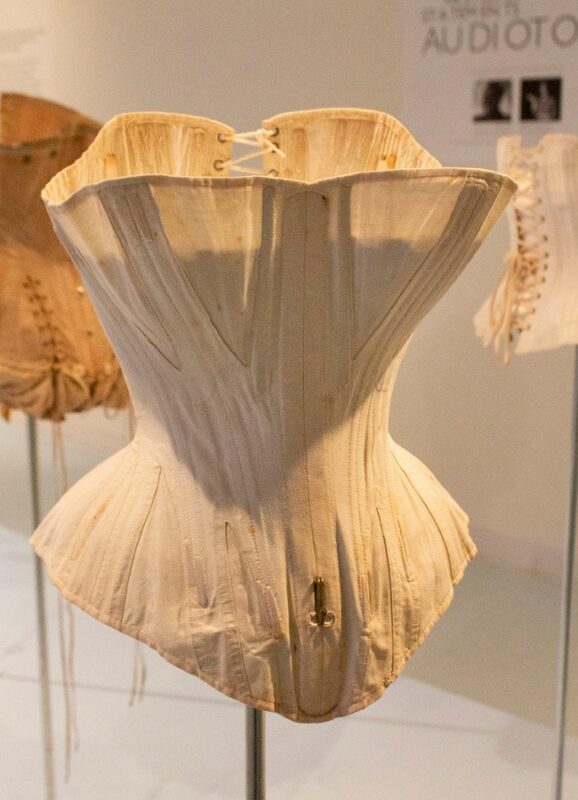 Un typique corset ancien.